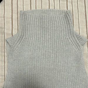 aritzia gray sleeveless knit top